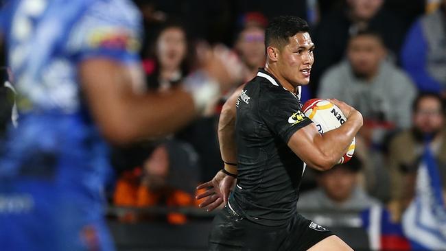 Roger Tuivasa-Sheck of New Zealand on his way to score a try.