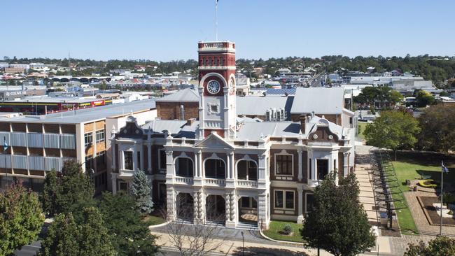 Toowoomba City Hall taken from the Burke &amp; Wills.