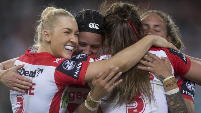 St George Illawarra Dragons players celebrate after beating the Warriors.