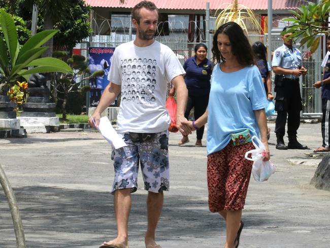 Sara Connor holds hands with David Taylor inside Kerobokan Jail, Denpasar, in October. Picture: Lukman S. Bintoro