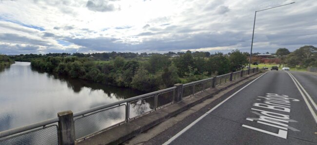 There were reports the bull shark was spotted near the Lind Bridge in Bairnsdale. Picture: Google Maps