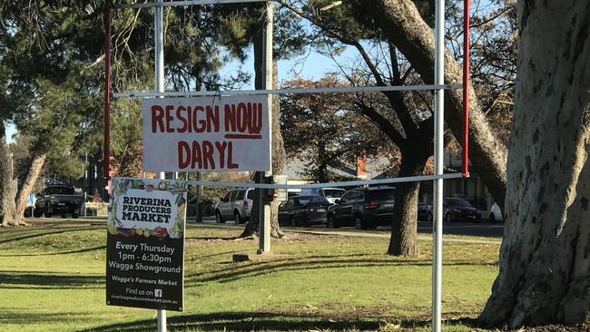 A sign in Wagga says "Resign Now Daryl". Picture: Channel 9