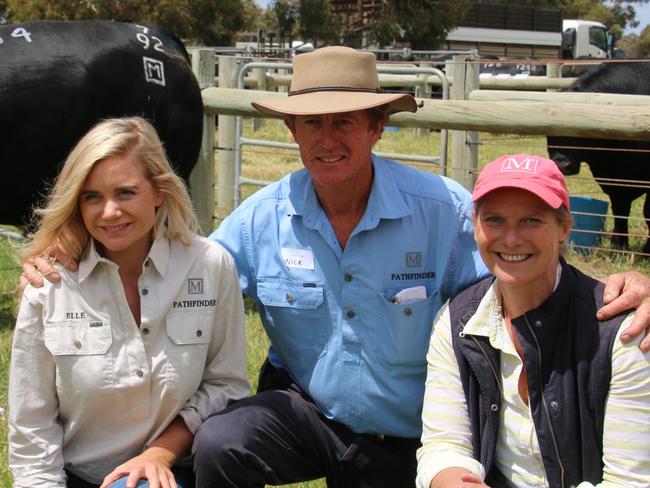 Elle Moyle with parents Nick and Sara  Moyle, Pathfinder Angus stud. Photo credit: Tracey Kruger