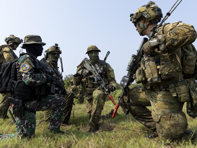 Australian Army and Indonesian Armed Forces soldiers conduct an assault during an amphibious assault serial on Exercise Keris Woomera at Banongan Beach, Indonesia. PHOTO: LCPL Riley Blennerhassett