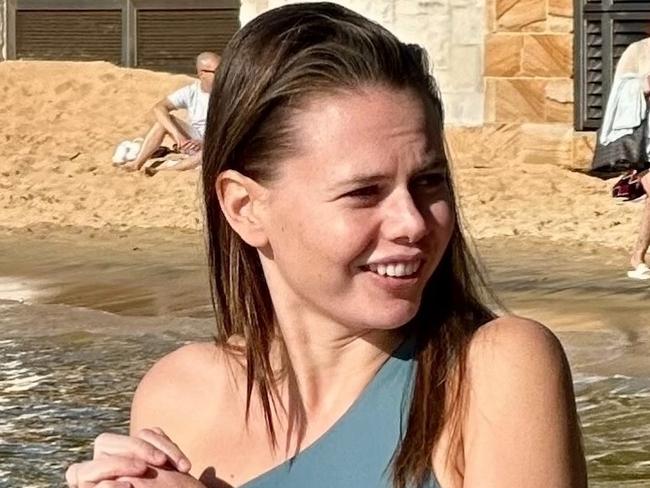 Aussie TV star spotted in skimpy bikini