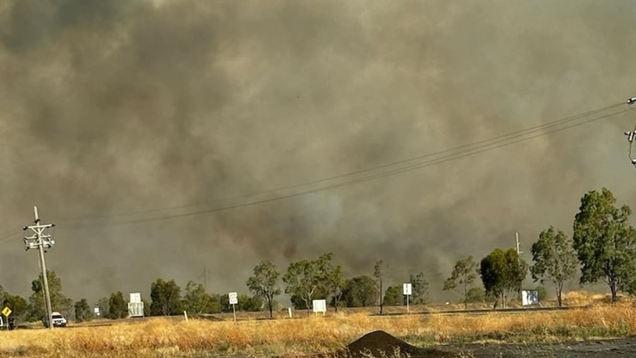 The fire front approaching Dirranbandi late on Thursday afternoon. Photo: Ella Brien