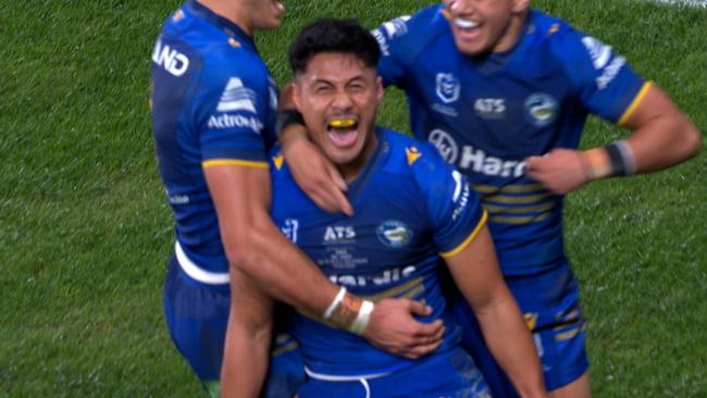 Joash Papalii scores his first NRL try.