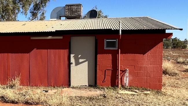 More than 70 households in Santa Teresa (Ltyentye Apurte) sued the NT Housing chief executive over a failure to provide urgent repairs to a list of 600 issues in their homes, including Kwementyaye Young's six year wait to replace her missing door.