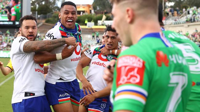 CANBERRA, AUSTRALIA - MARCH 27: Warriors players celebrate a try saving tackle by Roger Tuivasa-Sheck to deny the Raiders victory during the round three NRL match between the Canberra Raiders and the Warriors at GIO Stadium on March 27, 2021, in Canberra, Australia. (Photo by Mark Nolan/Getty Images)