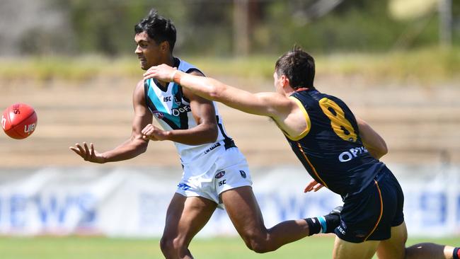 Trent Burgoyne is pursued by Jake Kelly. Picture: AAP Image/David Mariuz.