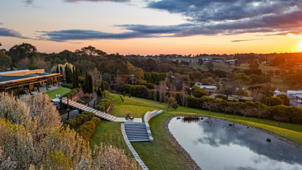 A floating staircase leads to the lake.