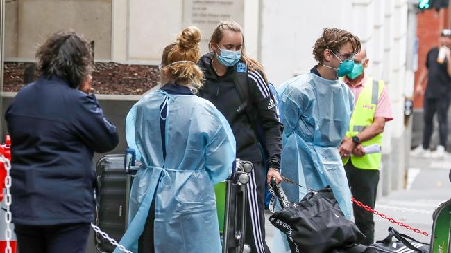 Elena Rybakina arrives in hotel quarantine. Picture: Tim Carrafa