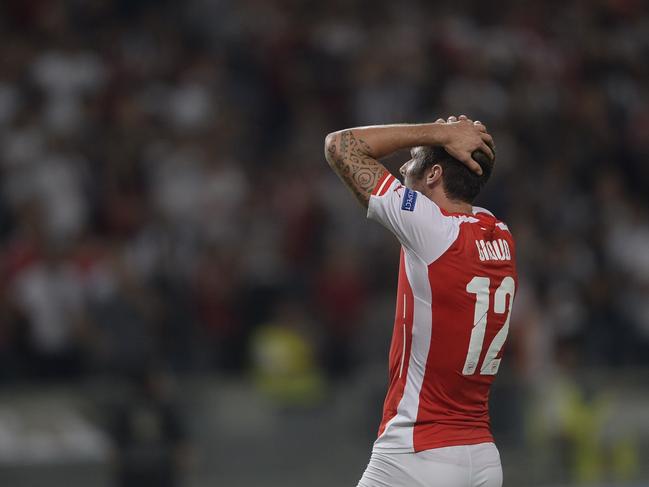 Arsenal's Olivier Giroud reacts during the UEFA Champions League play-off first leg football match Besiktas vs Arsenal at the Ataturk Olympic Stadium in Istanbul, on August 19, 2014. AFP PHOTO/BULENT KILIC