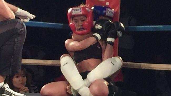 Momo Shimizu 12 year old girl wins MMA debut by choking out