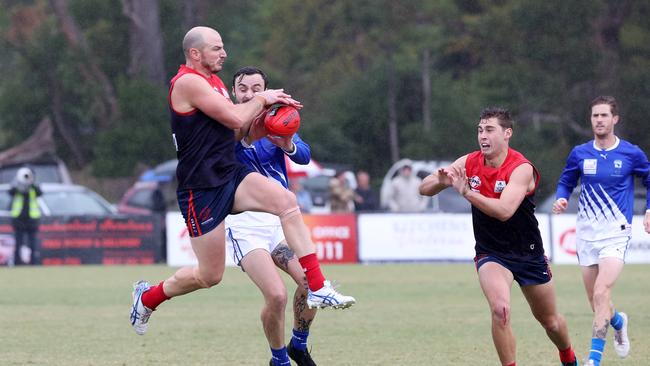 EFL 2022: Montrose v East Ringwood at Montrose Rec. Reserve Montrose, Melbourne. April 2nd 2022.  Mitchell Davis  of Montrose. Picture : George Sal