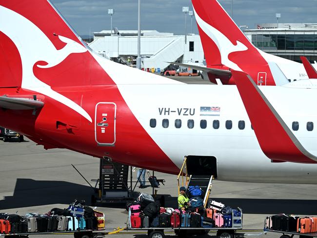 BRISBANE, AUSTRALIA - NewsWire Photos - AUGUST 11, 2022. Qantas baggage handlers at work at Brisbane airport. Industrial action will start at Qantas and budget offshoot Jetstar by the end of August amid an escalating fight over pay with its licensed engineers.Picture: NCA NewsWire / Dan Peled