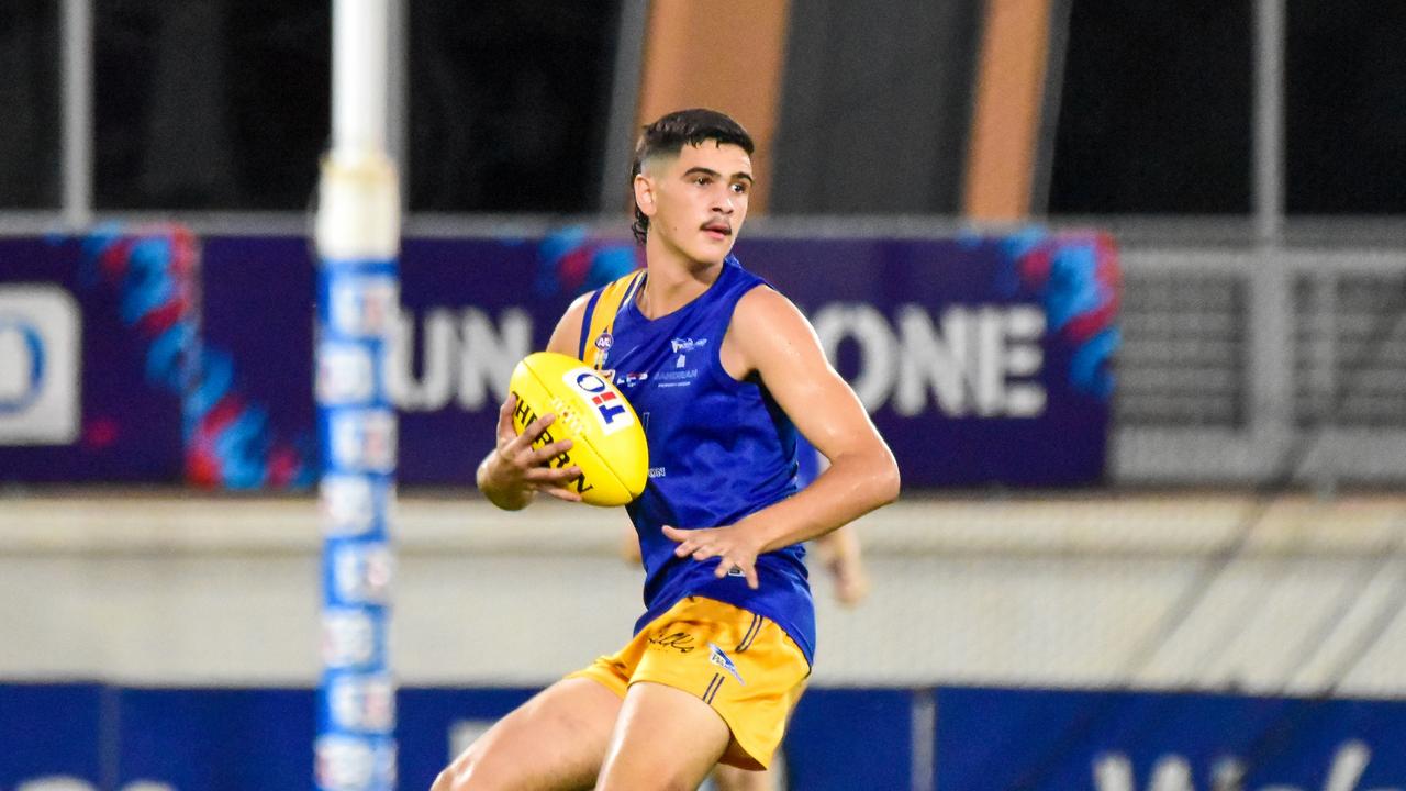 Tyson Whyte playing for Wanderers in Round 9 of the 2022-23 NTFL competition. Picture: Tymunna Clements / AFLNT Media