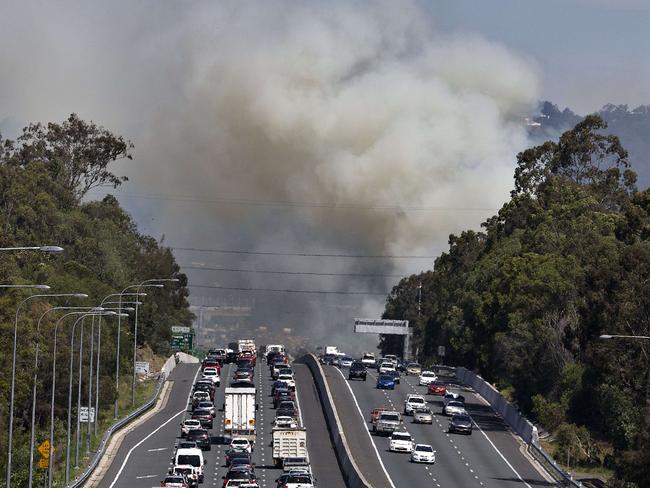 Traffic is slowed along the M1 heading south due to a grass fire along Mudgeeraba rd, Mudgeeraba. Photo : Jerad Williams