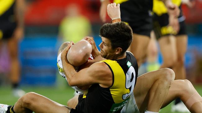 GOLD COAST, AUSTRALIA - OCTOBER 09: Zak Jones of the Saints is tackled by Trent Cotchin of the Tigers during the 2020 AFL Second Semi Final match between the Richmond Tigers and the St Kilda Saints at Metricon Stadium on October 09, 2020 in the Gold Coast, Australia. (Photo by Michael Willson/AFL Photos via Getty Images)