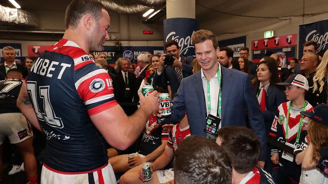 Steve Smith meets with the Roosters players after the NRL grand final.