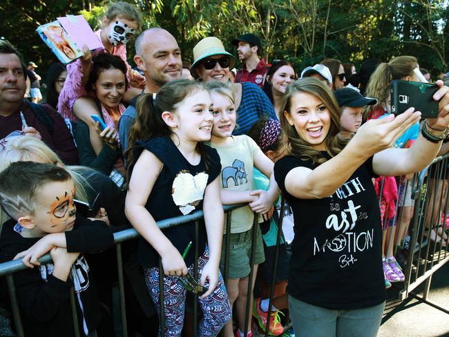 Bindi Irwin made sure to take plenty of selfies with her fans. Picture: Claudia Baxter