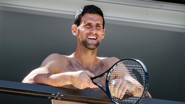 Men's world number one tennis player Novak Djokovic of Serbia responds to fans from a hotel balcony in Adelaide, South Australia on January 20, 2021, one of the locations where players have quarantined for two weeks upon their arrival ahead of the Australian Open tennis tournament in Melbourne. (Photo by Morgan SETTE / AFP) / — IMAGE RESTRICTED TO EDITORIAL USE – STRICTLY NO COMMERCIAL USE —