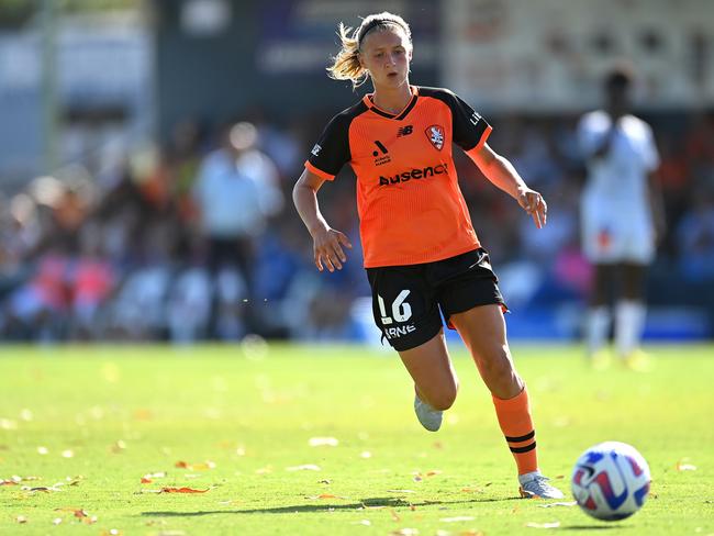 Zara Kruger of the Roar in action during the round eight A-League Women's match against Sydney FC (Photo: Albert Perez)