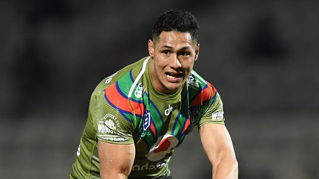 New Zealand Warriors captain is Roger Tuivasa-Sheck reportedly considering switching codes and joining a Super Rugby franchise.