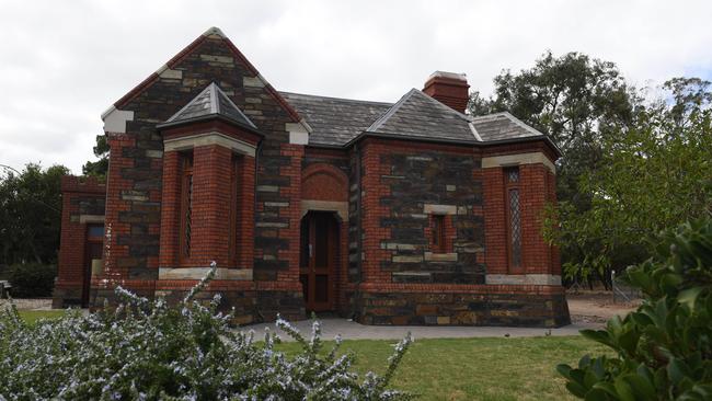 The Urrbrae Gatehouse will be moved to a new site – a decision welcomed by the University of Adelaide.