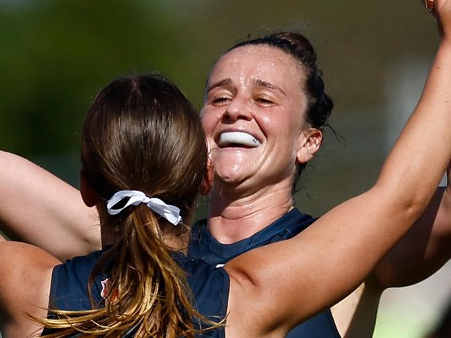 MACKAY, AUSTRALIA - SEPTEMBER 08: Lulu Beatty (left) and Harriet Cordner of the Blues celebrate during the 2024 AFLW Round 02 match between the Gold Coast SUNS and the Carlton Blues at Great Barrier Reef Arena on September 08, 2024 in Mackay, Australia. (Photo by Michael Willson/AFL Photos via Getty Images)