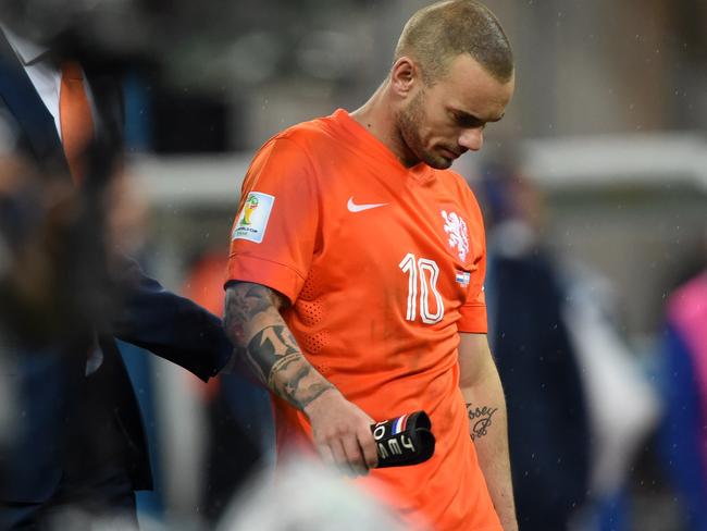 Netherlands' midfielder Wesley Sneijder walks off the pitch following defeat in a penalty shoot out after extra-time in the semi-final football match between Netherlands and Argentina of the FIFA World Cup at The Corinthians Arena in Sao Paulo on July 9, 2014. AFP PHOTO / PEDRO UGARTE