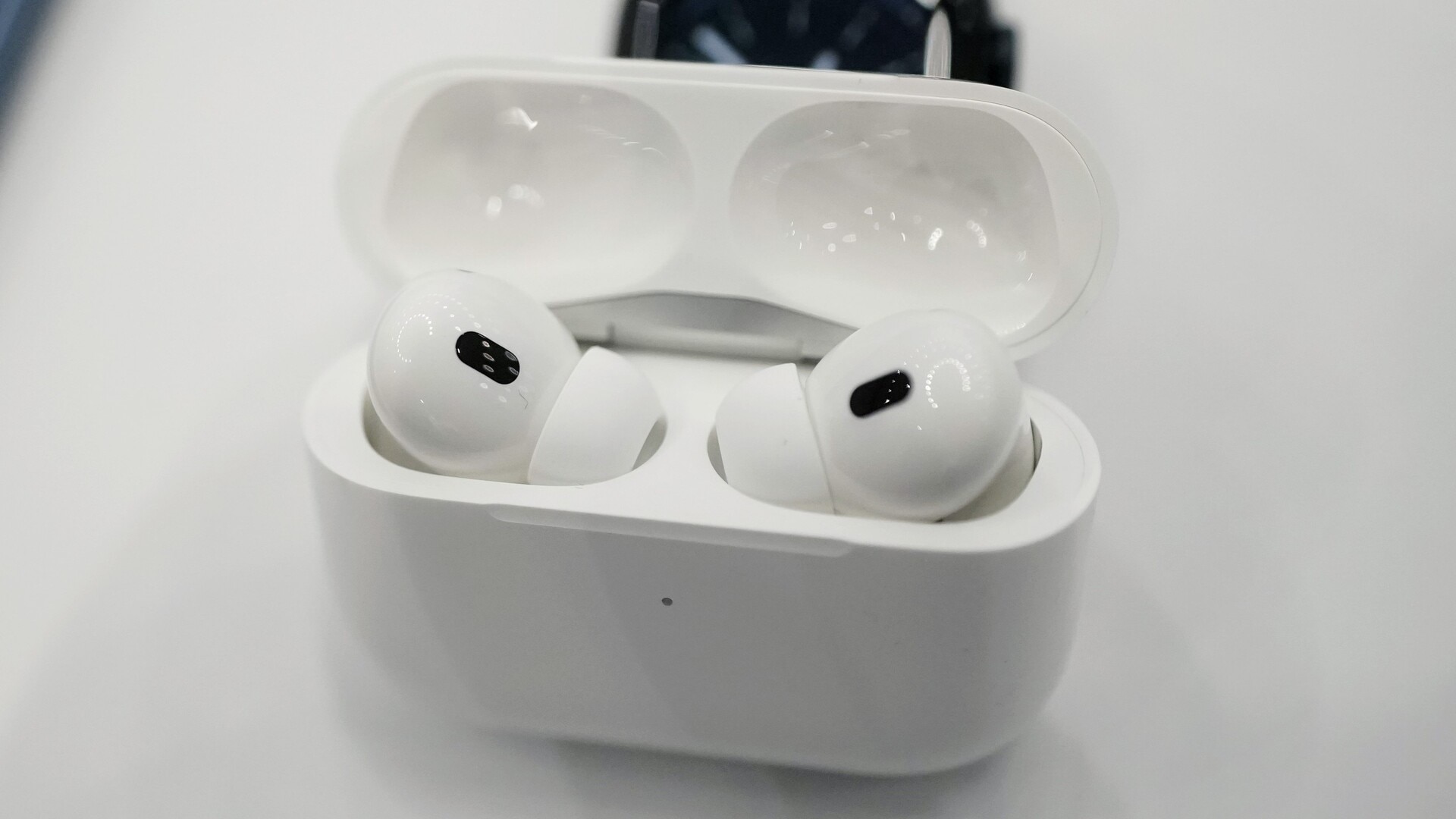 Apple AirPods to double as hearing aids