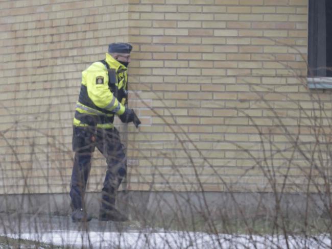 CORRECTION / Police officers are seen at the Risbergska School in Orebro, Sweden, on February 4, 2025, following reports of a serious violent crime. Four people were shot at a school in the Swedish city of Orebro on Tuesday, police said while adding that a large operation was still ongoing, urging people to stay away from the area. (Photo by Kicki NILSSON / TT NEWS AGENCY / AFP) / Sweden OUT / âThe erroneous mention[s] appearing in the metadata of this photo by Kicki NILSSON has been modified in AFP systems in the following manner: [Five people were shot and wounded] instead of [Four people were shot]. Please immediately remove the erroneous mention[s] from all your online services and delete it (them) from your servers. If you have been authorized by AFP to distribute it (them) to third parties, please ensure that the same actions are carried out by them. Failure to promptly comply with these instructions will entail liability on your part for any continued or post notification usage. Therefore we thank you very much for all your attention and prompt action. We are sorry for the inconvenience this notification may cause and remain at your disposal for any further information you may require.â