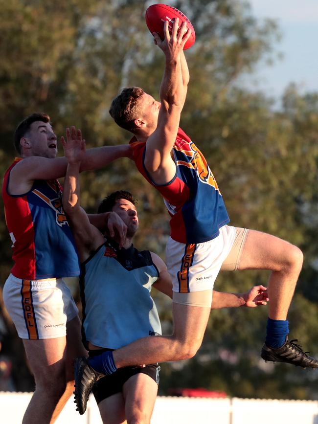 Daylan Kempster flies above a pack to mark for Maribyrnong Park.