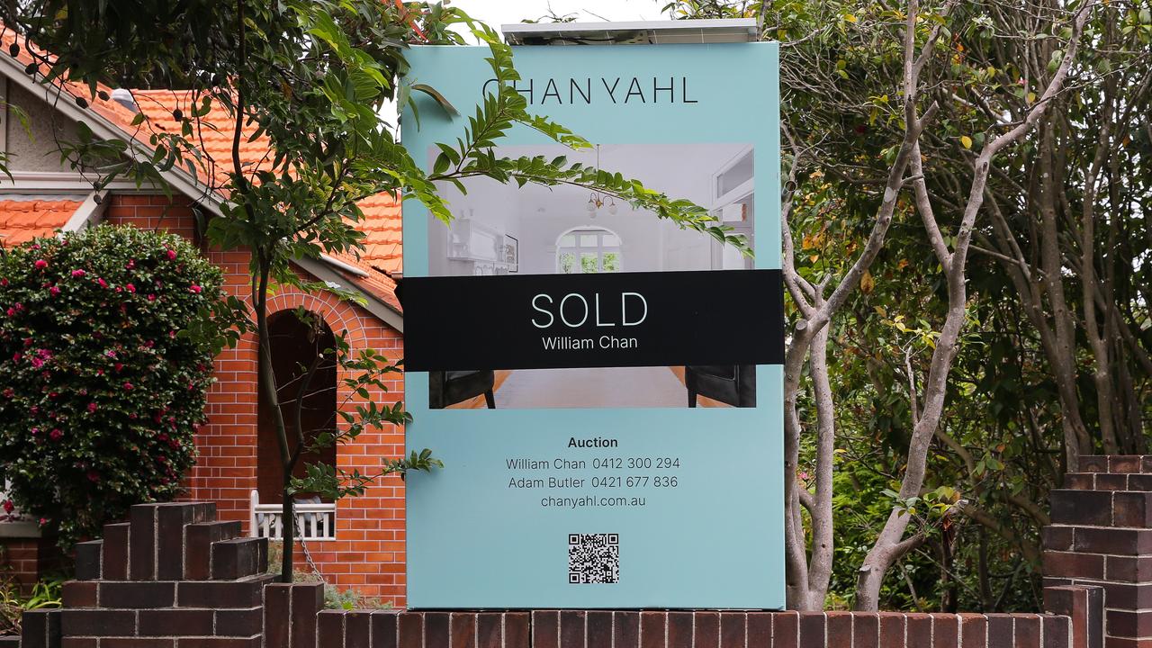 Barrenjoey banking analyst Johnathan Mott said lending restrictions needed to be eased to allow first home buyers access capital to enter the housing market. Picture: NewsWire/ Gaye Gerard