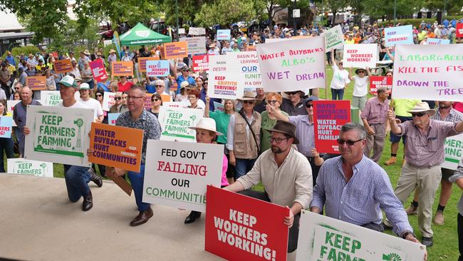 Farmers, businesses and other residents rally in Griffith on Tuesday.