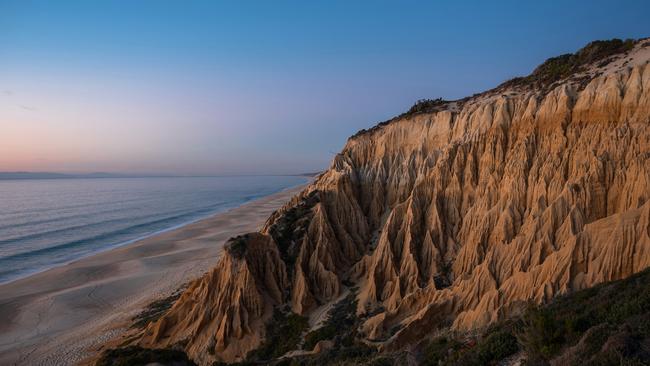 The fossilised sand cliffs of Arriba Fossil da Gale.