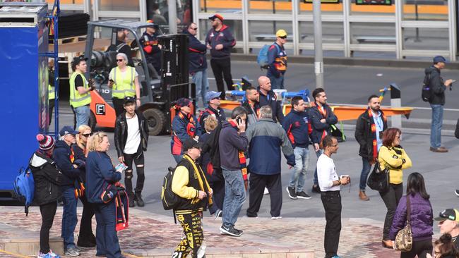 Football fans watched as the police bomb squad inspect the car on Flinders Street. Picture: Tony Gough