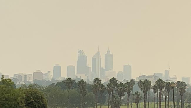 Hazy skies over Perth from the nearby bushfires. Picture: Ryan Northover.