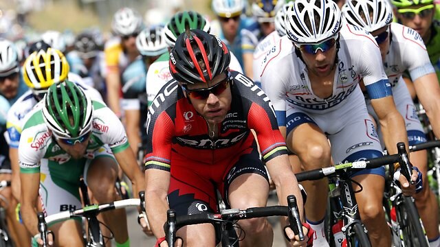 Cadel Evans crashes out of the world road race championship.