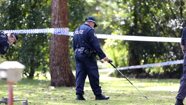 Police conduct a line search at the scene of the fatal shooting of David King, 45, at Salt Ash. Picture: NCA NewsWire / Peter Lorimer.