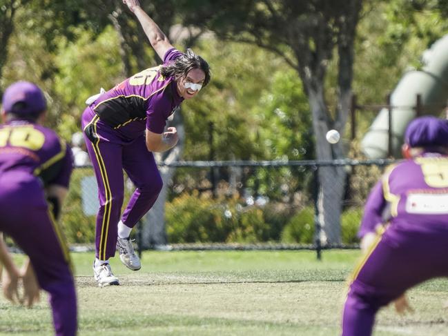 Ben Porter bowling for McKinnon. Picture: Valeriu Campan