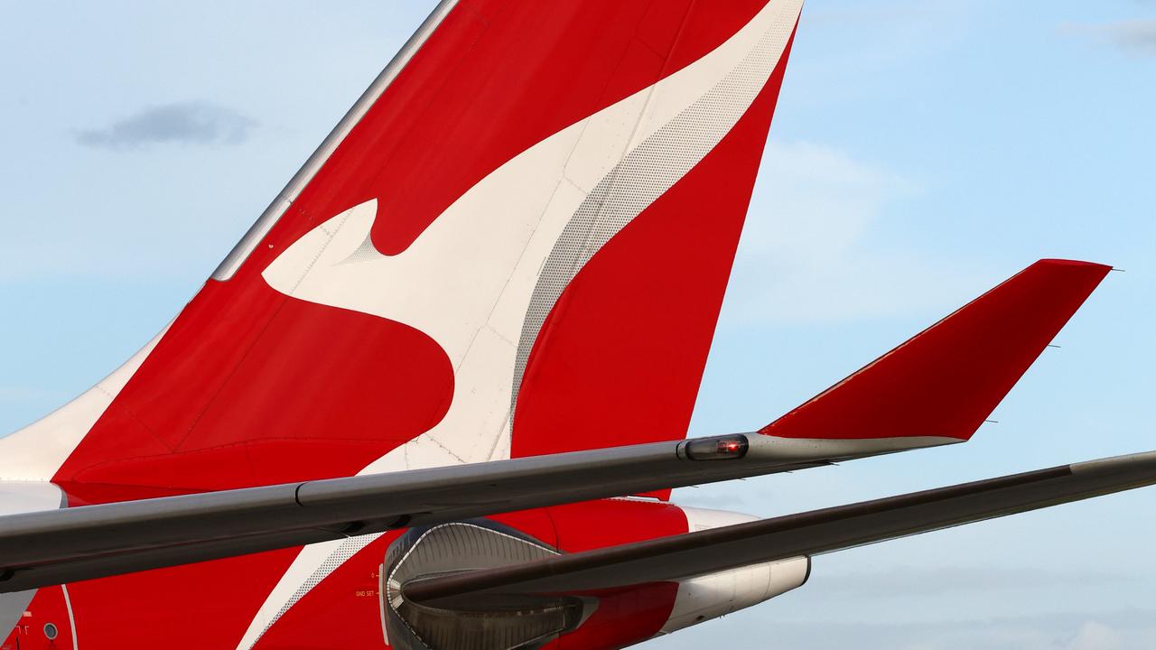 Turned-back Qantas plane had issues on previous flight