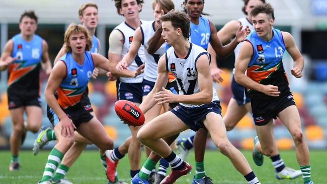 Henry Hustwaite has been likened to Collingwood’s Scott Pendlebury. Picture: Albert Perez/AFL Photos