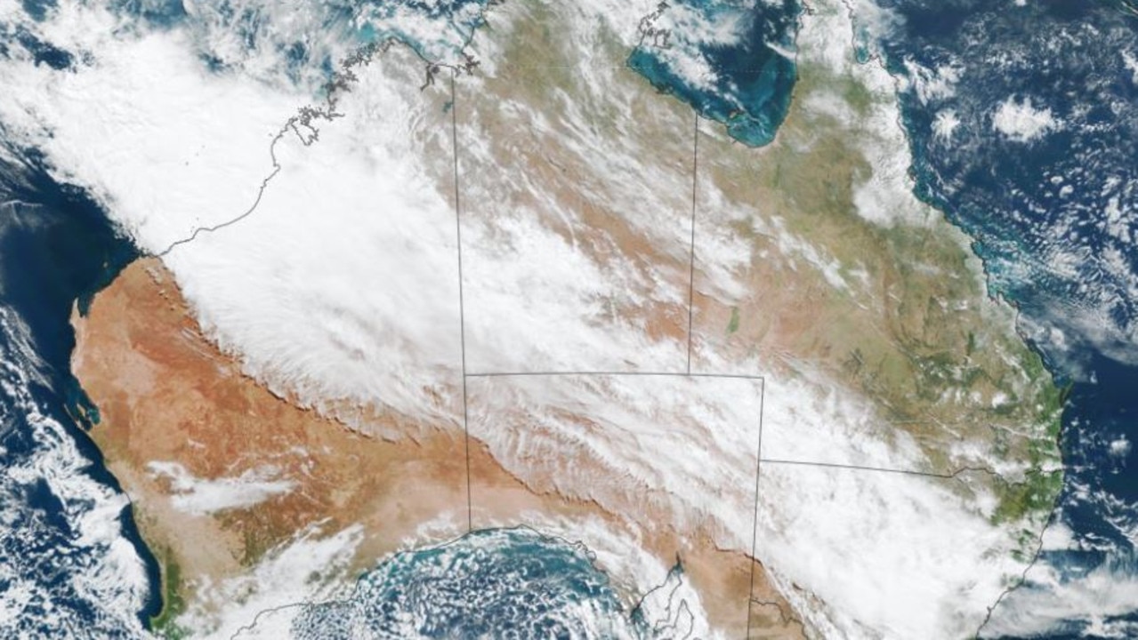 110mm downpour, wild temp drops as 3000km rainband swallows Qld