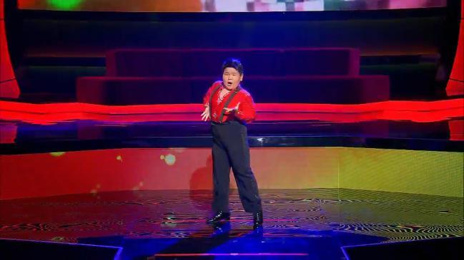 9-year-old jams to Ricky Martin