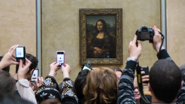 Leonardo de Vinci’s Mona Lisa gets the smart phone treatment at the Louvre in Paris