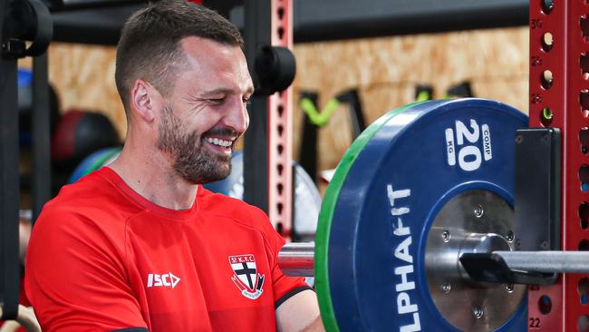 St Kilda's skipper Jarryn Geary muscles up at RACV Noosa Resort.