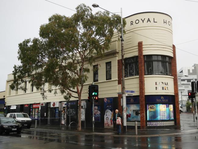 Police at the scene of a fatal stabbing in Footscray which happened in apartments above the Royal Hotel. Thursday, November 16. 2023. Picture: David Crosling