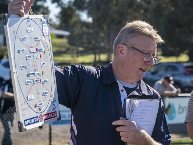 Pearcedale coach Les Rand at the huddle. Picture: Valeriu Campan